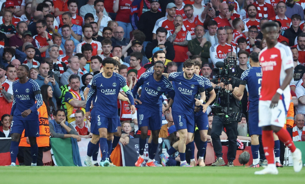 迪洛伦佐：赛后会和孔蒂复盘比赛；欧冠还有两轮还有机会晋级（迪洛伦佐：赛后将与孔蒂一起复盘；欧冠尚余两轮，出线仍有机会）