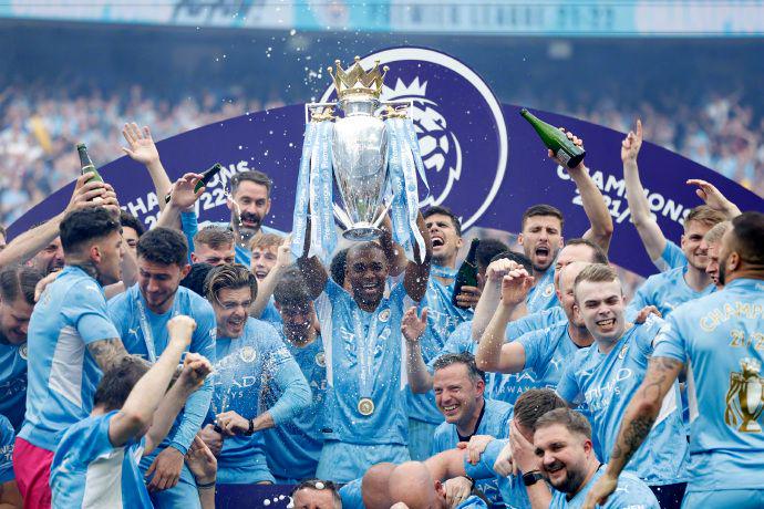 B席：上赛季的表现并不如愿，新赛季我们想提升自己争夺奖杯