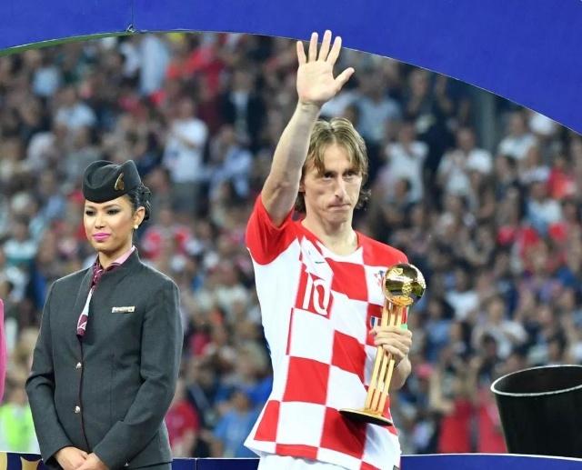 20岁阿里扎拉300万欧加盟AC米兰，哥伦比亚新星拒绝英比球队