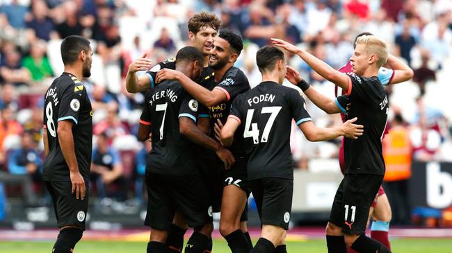 摸吉祥物女演员胸部，前塞尔塔队长马略被判赔偿1000欧