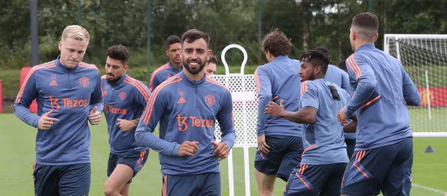 “黄袍”加身，里约热内卢基督像穿上黄潜球衣