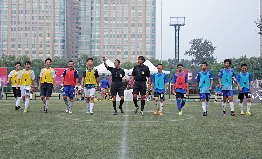 篮球湖人球迷热情支持球队