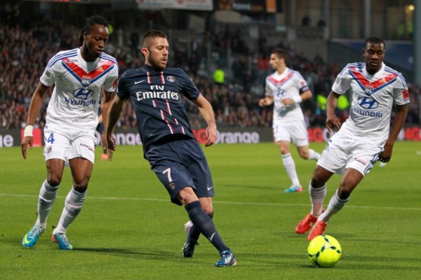 欧冠生死战！皇马后防线告急 阿隆索迎来最关键一战（欧冠背水一战：皇马后防危机四伏，阿隆索面临最严峻考验）