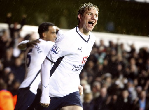 萨拉赫无缘利物浦欧冠名单，斯洛特称俱乐部必须作出回应；此前萨拉赫因未首发炮轰球队（萨拉赫落选利物浦欧冠名单，斯洛特称俱乐部须给出回应；其此前因未获首发公开抨击球队）