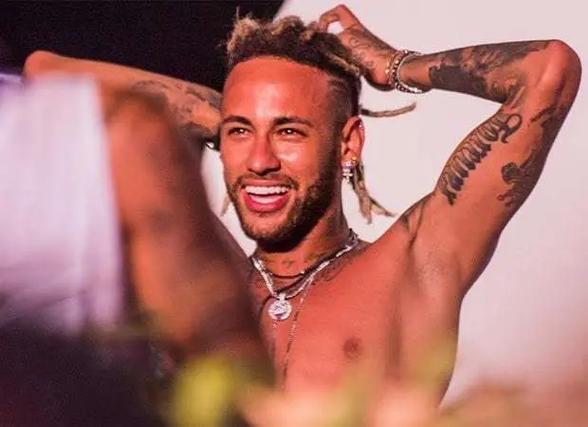 早报：米兰双雄均无缘意超杯决赛（早讯：AC米兰与国际米兰均无缘意大利超级杯决赛）