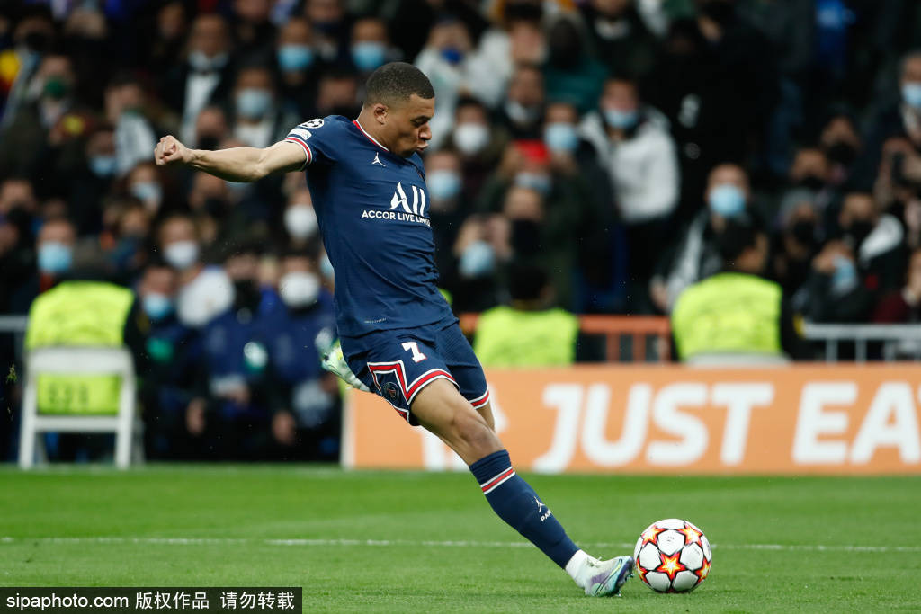 斯帕莱蒂：当后卫不是就为了断对手的球，拿球时要享受比赛（斯帕莱蒂：后卫职责不止断球，持球要享受比赛）