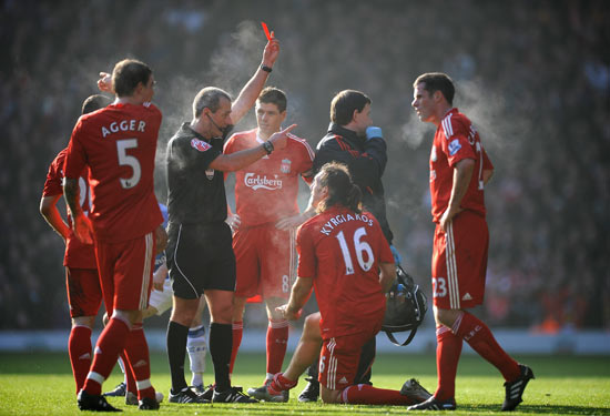 葡萄牙2026客场球衣谍照曝光，V字纹路寓意超级英雄（葡萄牙2026客场球衣疑现身，V形纹设计致敬超级英雄）