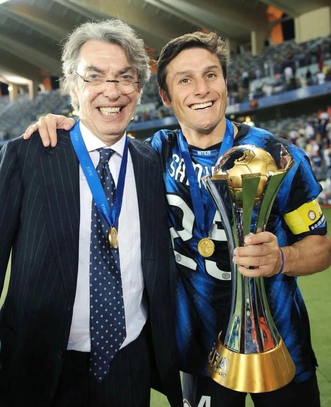 记者：目前米兰球队与弗拉霍维奇的经纪人就转会一事仍在谈判当中，球队计划明年免签球员（记者：米兰正与弗拉霍维奇经纪人洽谈转会，计划明年免签引进）