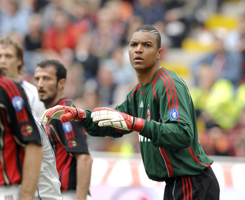 伤病潮席卷曼联！五大主力缺阵困扰阿莫林（曼联陷入伤病风暴，五大主力缺阵令阿莫林犯难）