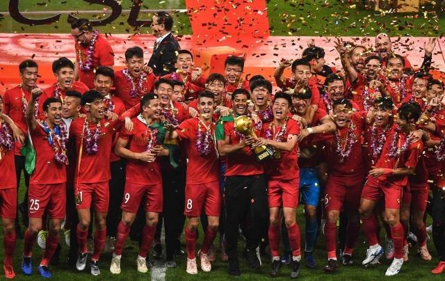 上海U20男足球员：感谢徐根宝指导，81岁高龄还尽力陪伴我们（上海U20男足球员致谢徐根宝：81岁仍倾力指导与陪伴）