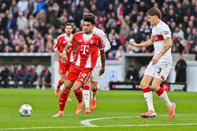 阿莫林劝曼联新帝星留队等待机会，称他是未来! 但确认明年想买人（阿莫林劝曼联新星耐心留队：你是未来，但明年仍计划引援）