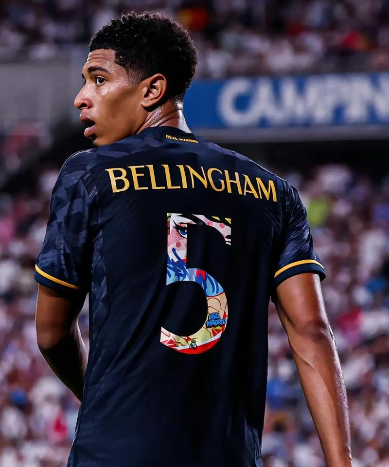 这下真是把足球踢成了艺术