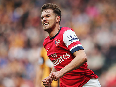 篮球CBA赛场出现冲突，裁判提前终止比赛